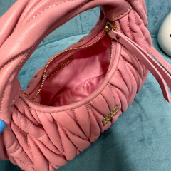 Borsa da ascella Miumiu Dimensioni: 18*10*6cm