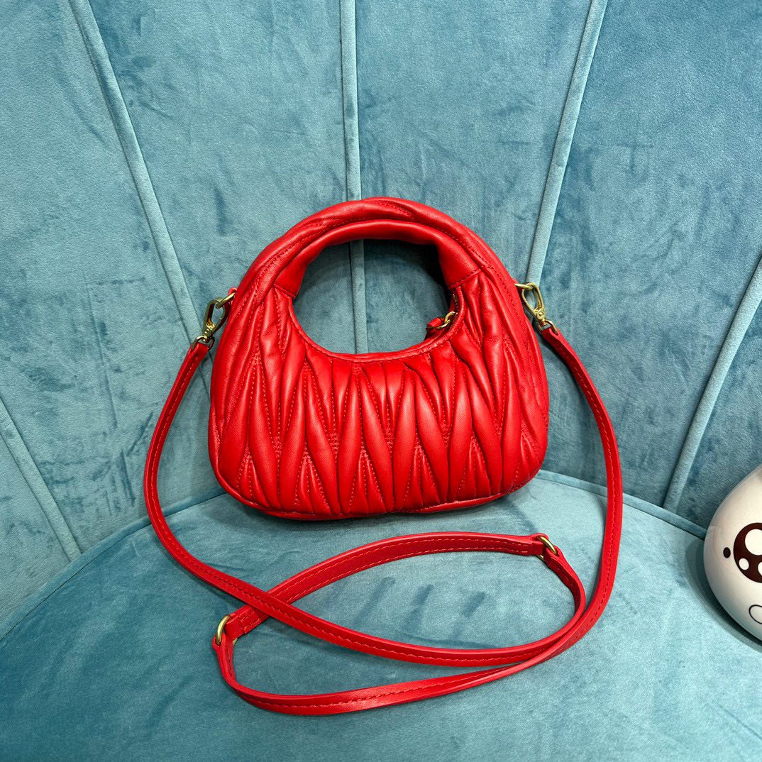 Borsa da ascella Miumiu Dimensioni: 18*10*6cm