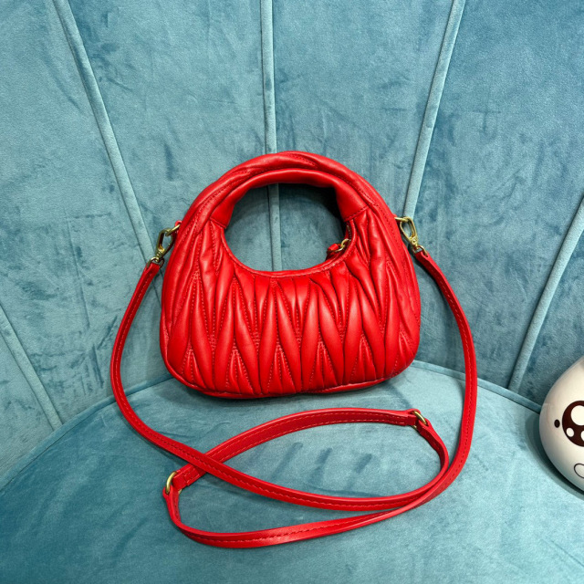 Borsa da ascella Miumiu Dimensioni: 18*10*6cm