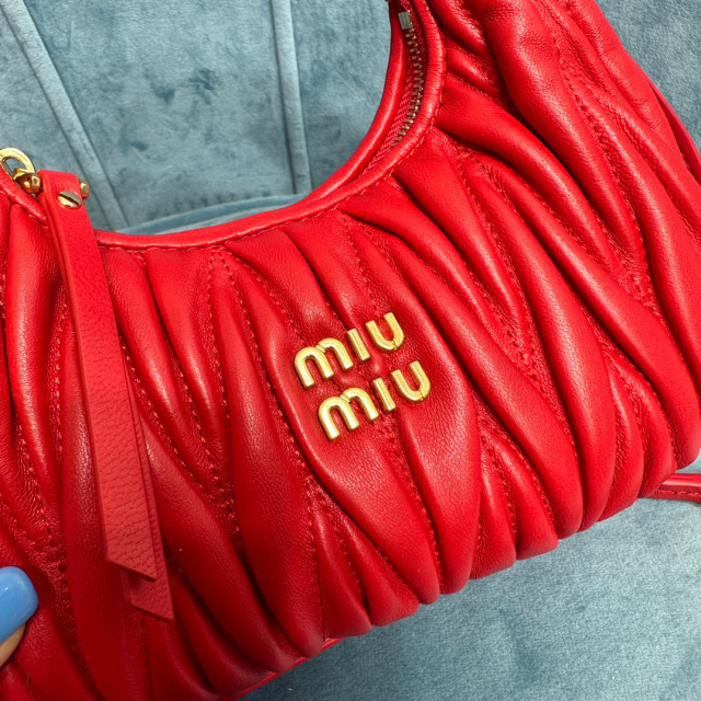 Borsa da ascella Miumiu Dimensioni: 18*10*6cm