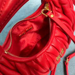Borsa da ascella Miumiu Dimensioni: 18*10*6cm