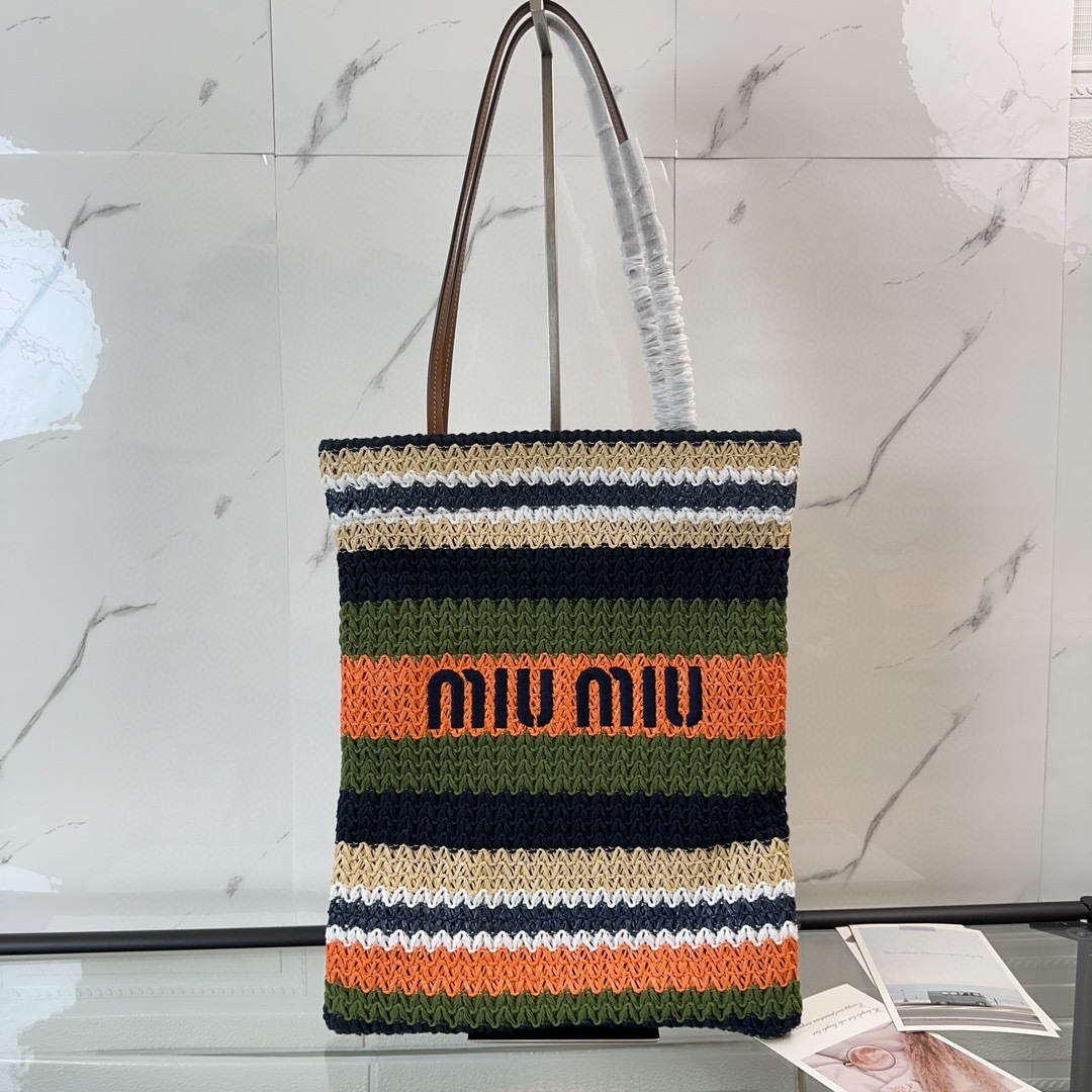 Miumiu shopping bag  Size：33*38*3cm