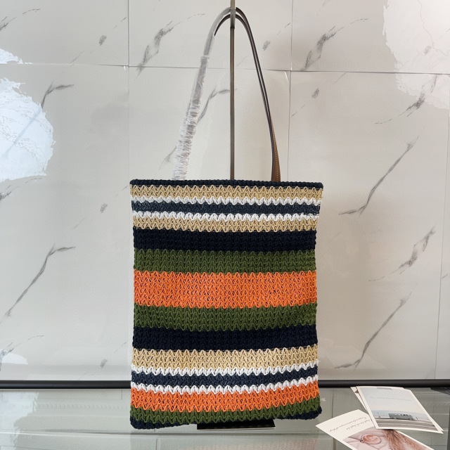 Miumiu shopping bag  Size：33*38*3cm