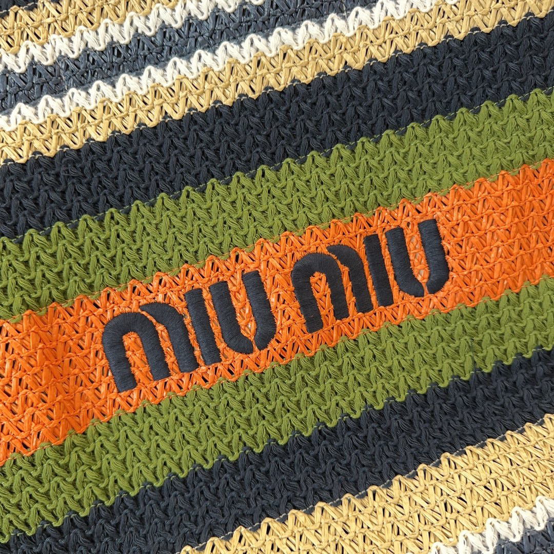 Miumiu Einkaufstasche Größe: 40 x 34 x 16 cm