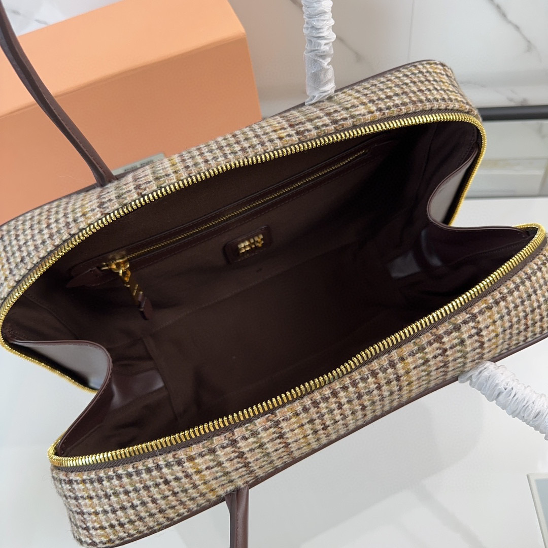 Borsa a mano Miumiu Dimensioni: 34*23*12cm