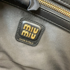 Borsa a cartella Miumiu Dimensioni: 34*10*23cm