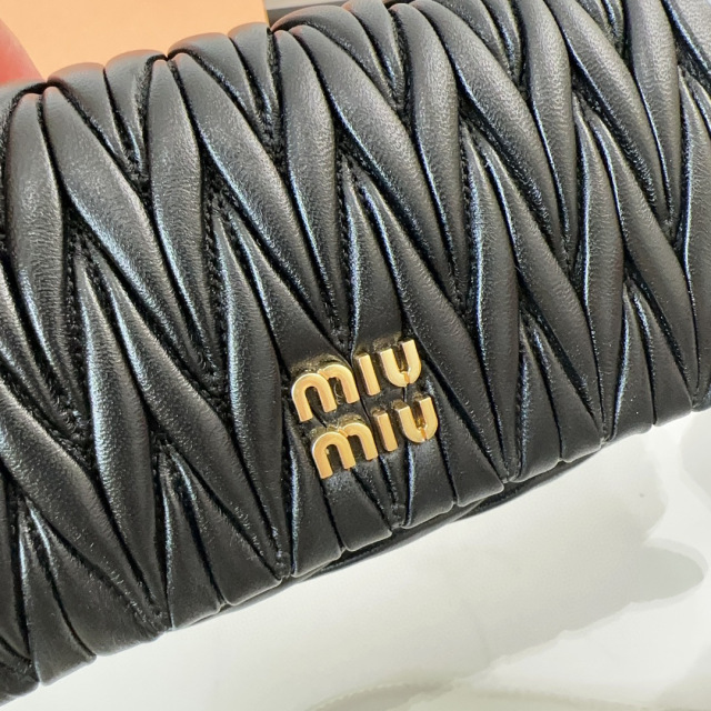 Miumiu Einzelne Umhängetasche Größe: 18 x 9,5 x 4 cm