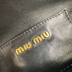 Miumiu Einzelne Umhängetasche Größe: 18 x 9,5 x 4 cm