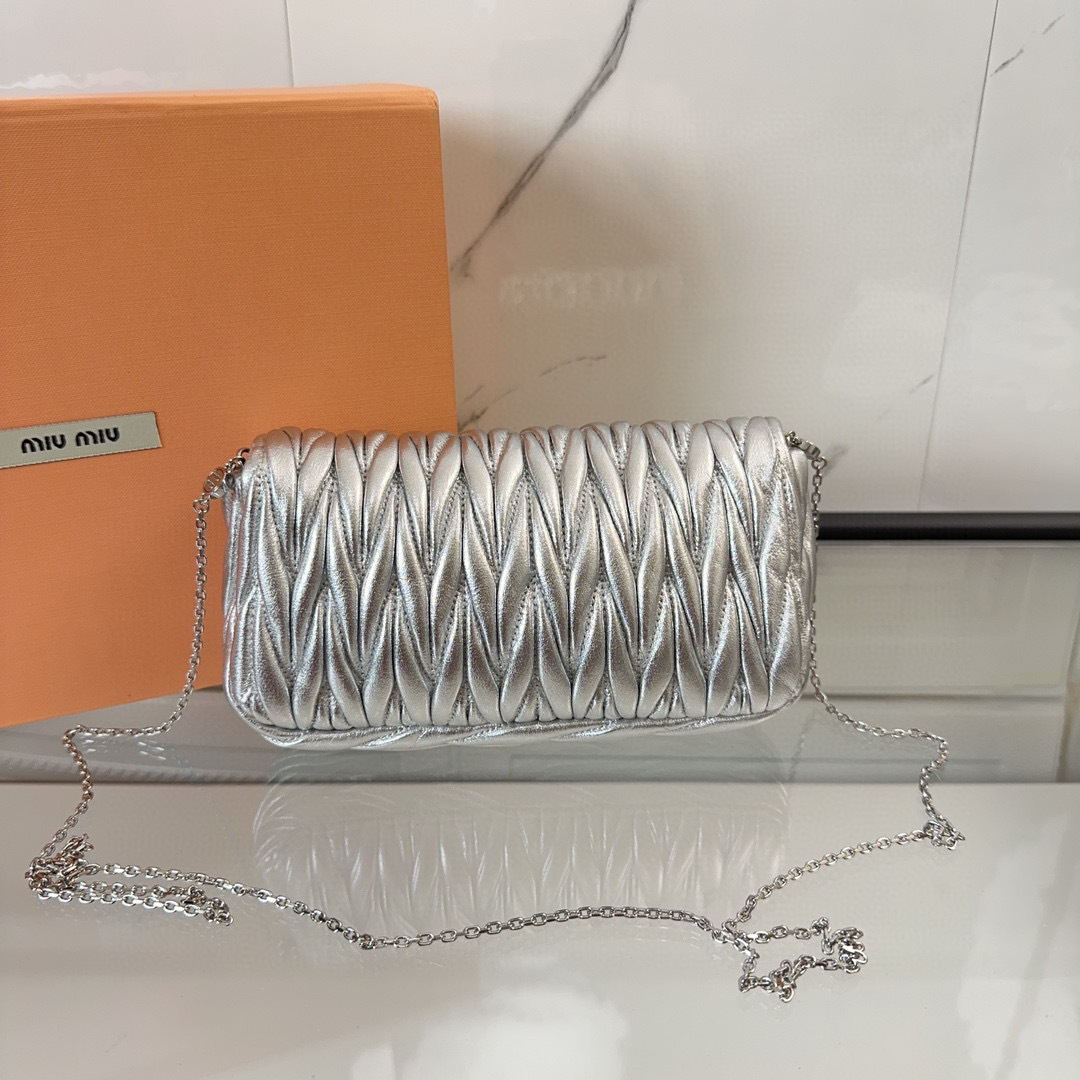 Borsa a tracolla singola Miumiu Dimensioni: 18*9.5*4cm