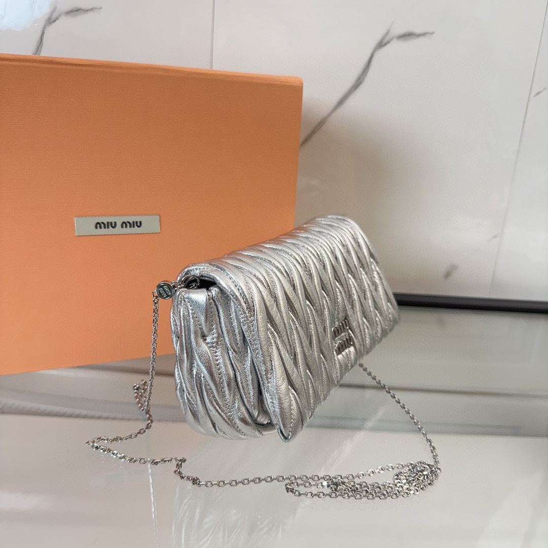 Borsa a tracolla singola Miumiu Dimensioni: 18*9.5*4cm