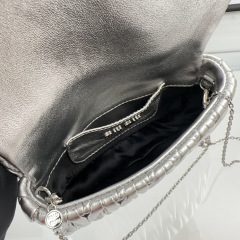 Borsa a tracolla singola Miumiu Dimensioni: 18*9.5*4cm