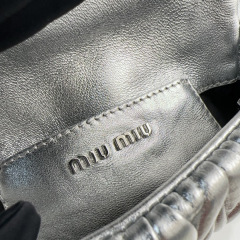 Borsa a tracolla singola Miumiu Dimensioni: 18*9.5*4cm