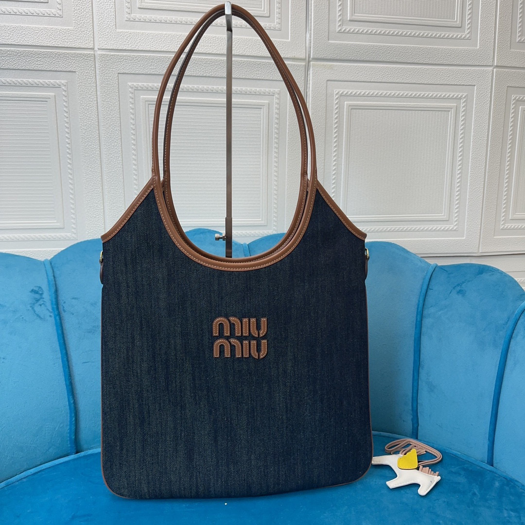 Miumiu Einkaufstasche Größe: 35 x 40 x 5 cm