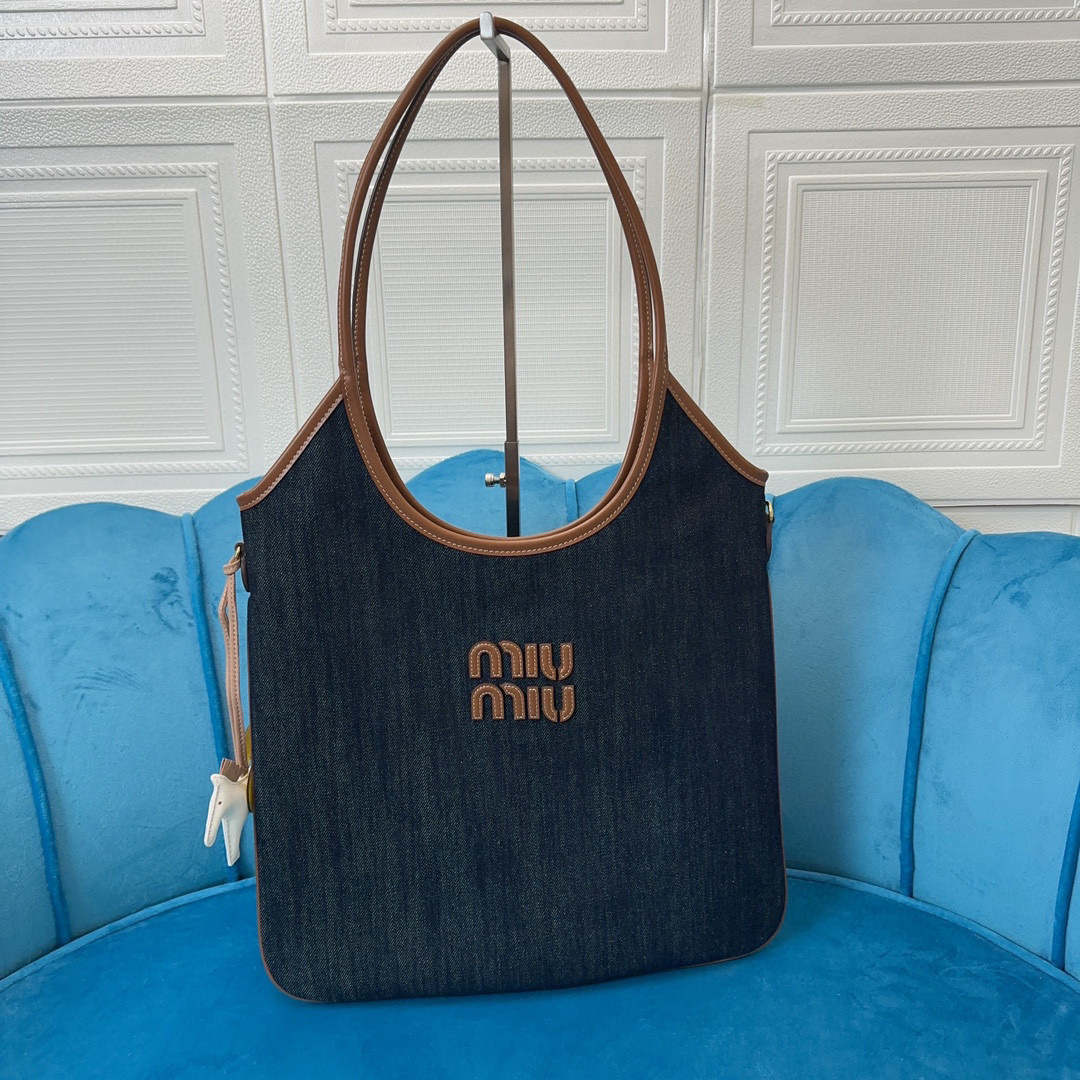 Miumiu Einkaufstasche Größe: 35 x 40 x 5 cm