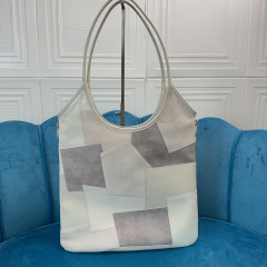 Miumiu购物袋尺寸：35*40*5cm