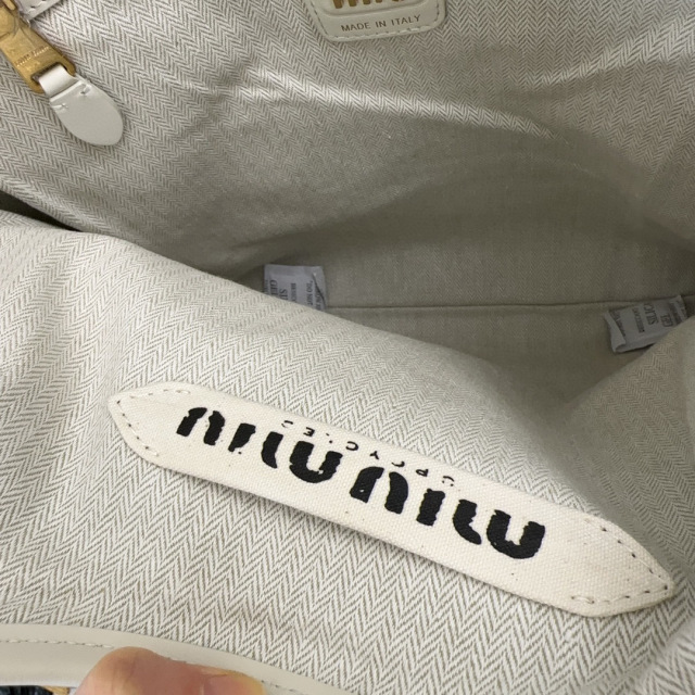 Miumiu购物袋尺寸：35*40*5cm