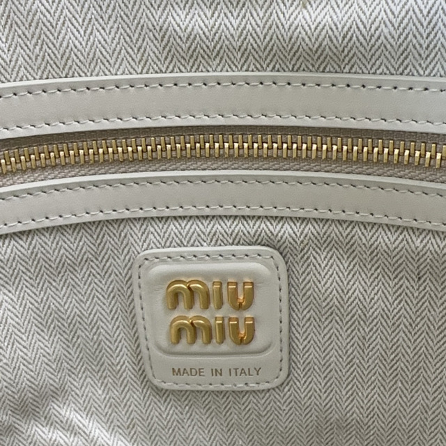 Miumiu购物袋尺寸：35*40*5cm