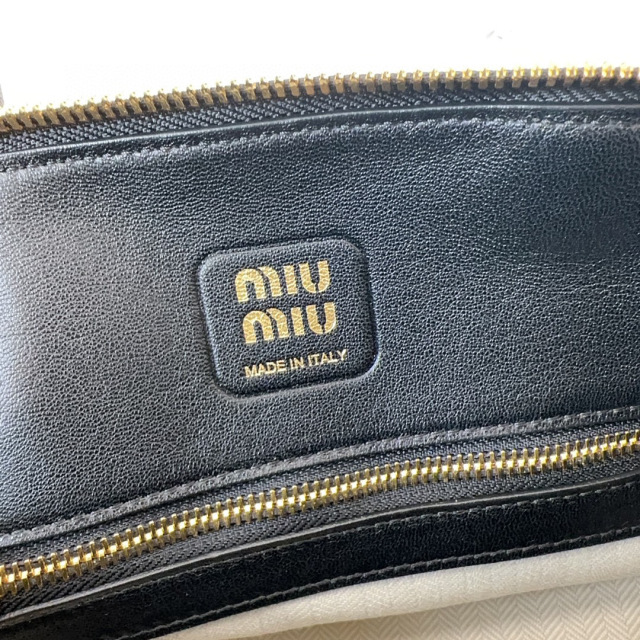 Miumiu Handtasche Größe: 28 * 10 * 16,5 cm