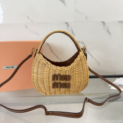 Miumiu Unterarmtasche Größe: 20 x 17 x 6 cm