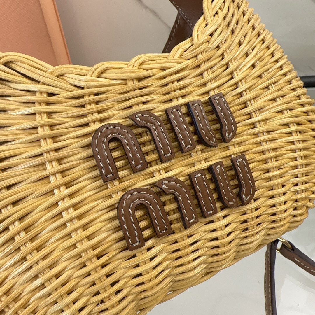 Miumiu Unterarmtasche Größe: 20 x 17 x 6 cm