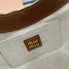 Miumiu Unterarmtasche Größe: 20 x 17 x 6 cm