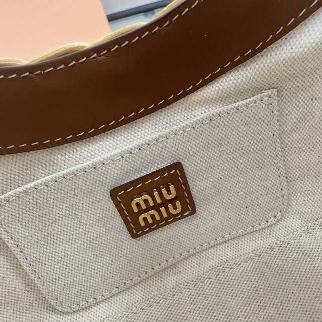Miumiu Unterarmtasche Größe: 20 x 17 x 6 cm
