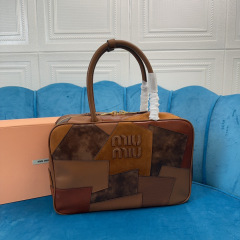 Miumiu 手拿包 尺寸：34*23*12cm