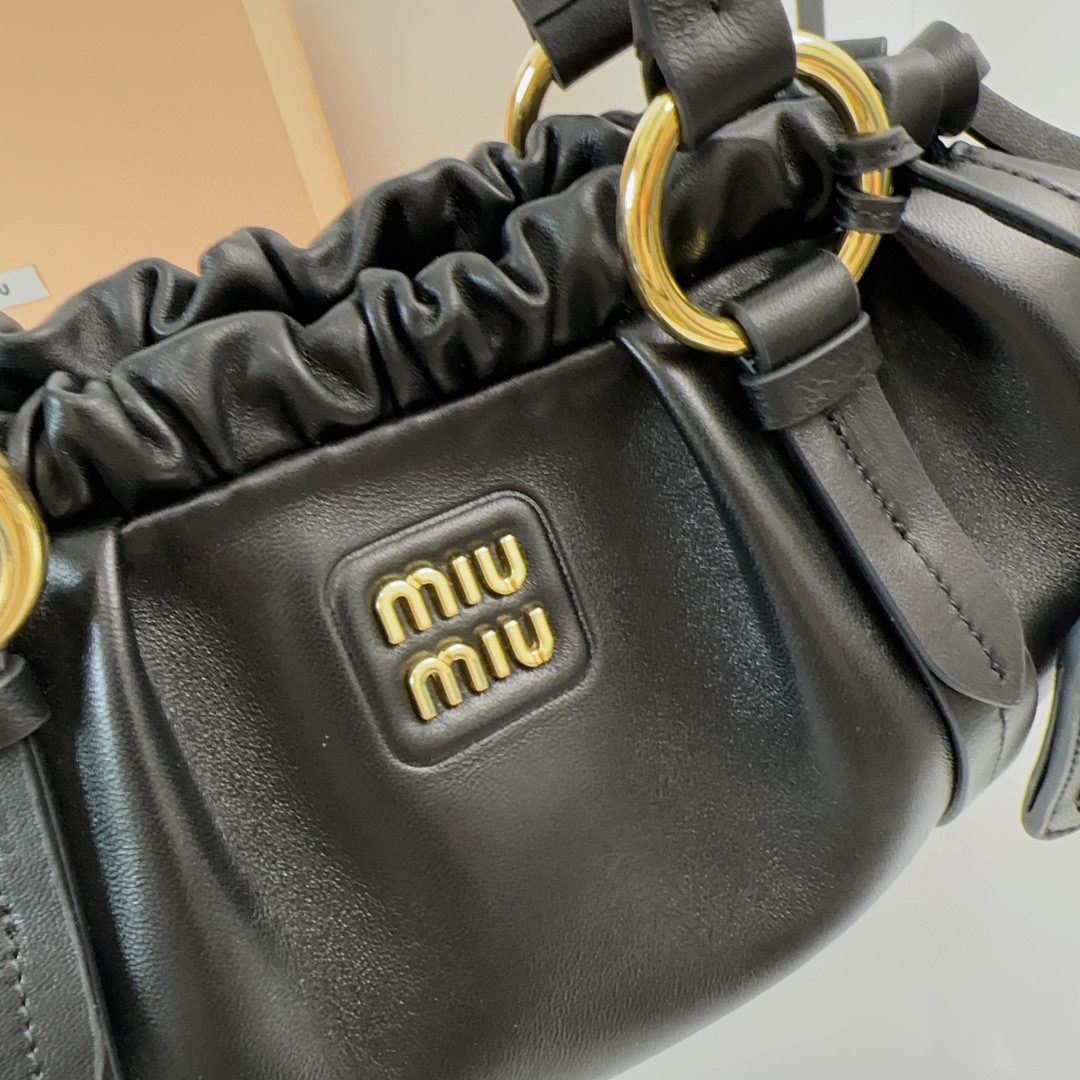 Miumiu Einzelne Umhängetasche Größe: 32 x 16 x 10,5 cm