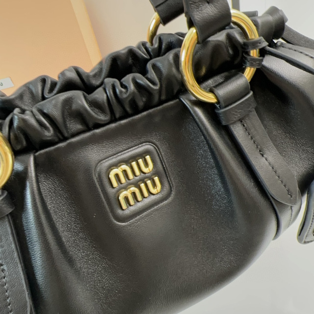 Miumiu Einzelne Umhängetasche Größe: 32 x 16 x 10,5 cm