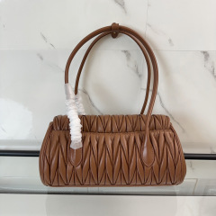 Borsa a mano Miumiu Dimensioni: 28*15*11cm
