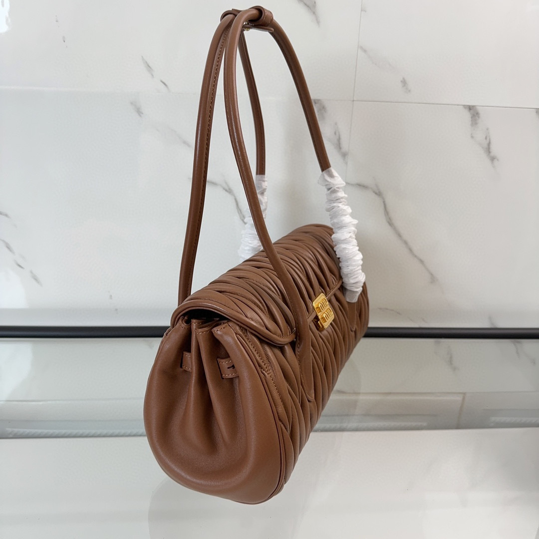 Borsa a mano Miumiu Dimensioni: 28*15*11cm