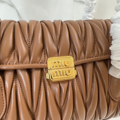 Borsa a mano Miumiu Dimensioni: 28*15*11cm