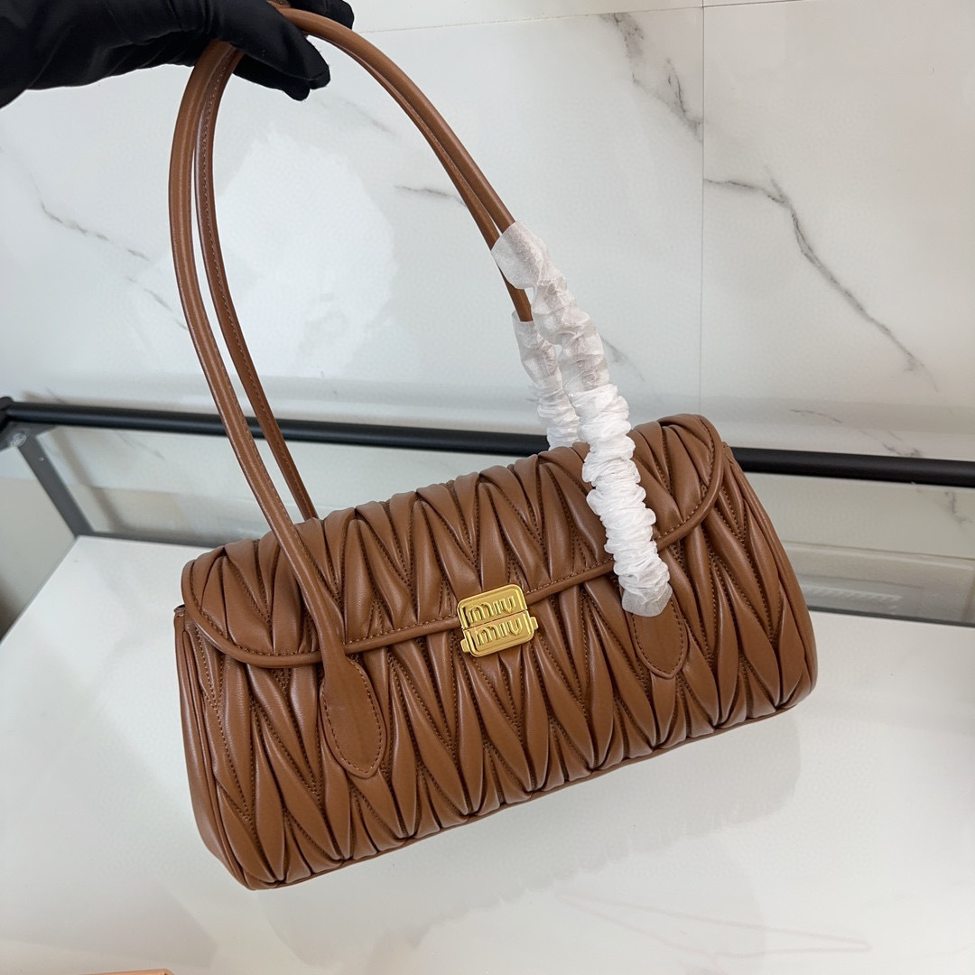 Borsa a mano Miumiu Dimensioni: 28*15*11cm