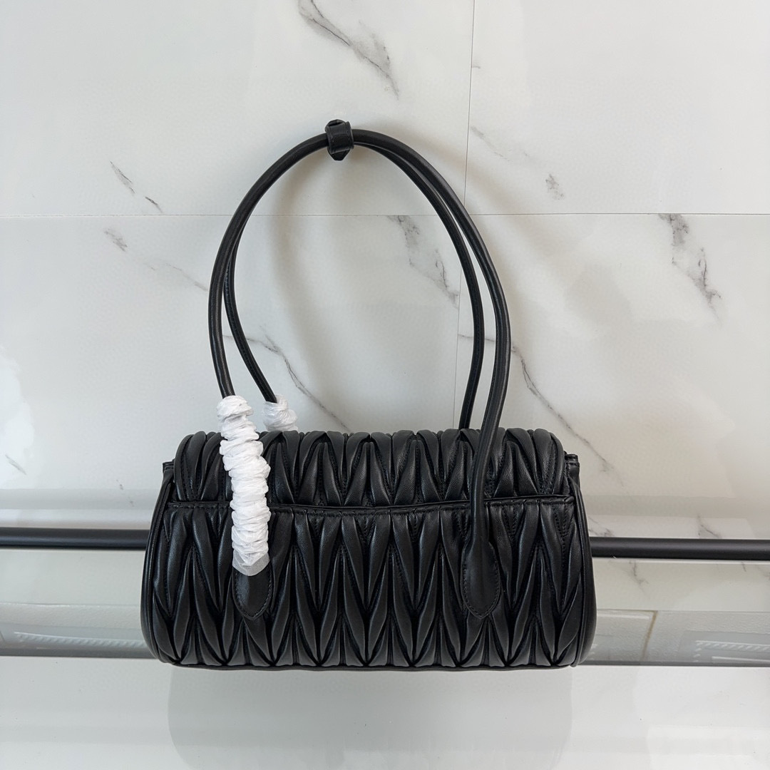 Borsa a mano Miumiu Dimensioni: 28*15*11cm
