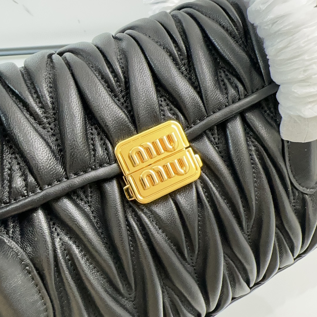 Borsa a mano Miumiu Dimensioni: 28*15*11cm
