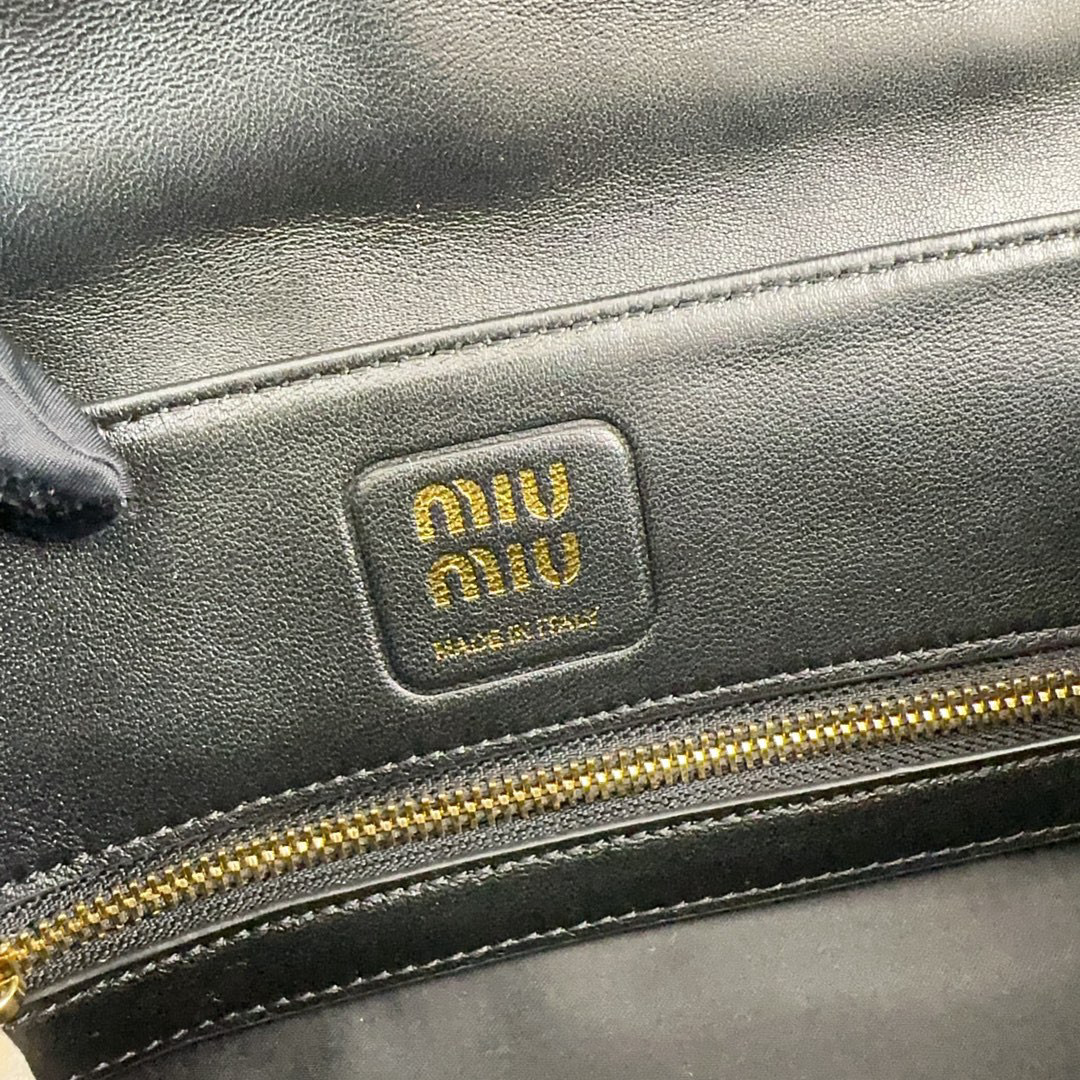 Borsa a mano Miumiu Dimensioni: 28*15*11cm