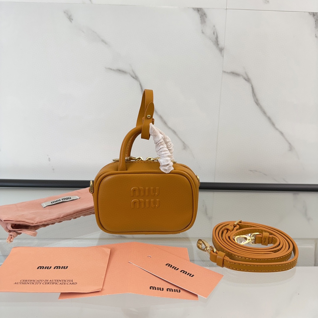 Dimensioni borsa a mano Miumiu: 10,5**7*4 cm
