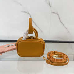 Dimensioni borsa a mano Miumiu: 10,5**7*4 cm