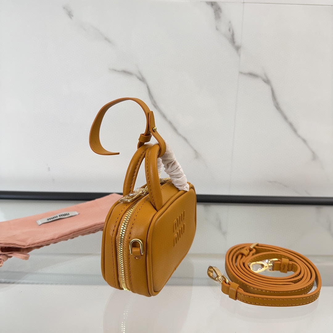 Dimensioni borsa a mano Miumiu: 10,5**7*4 cm