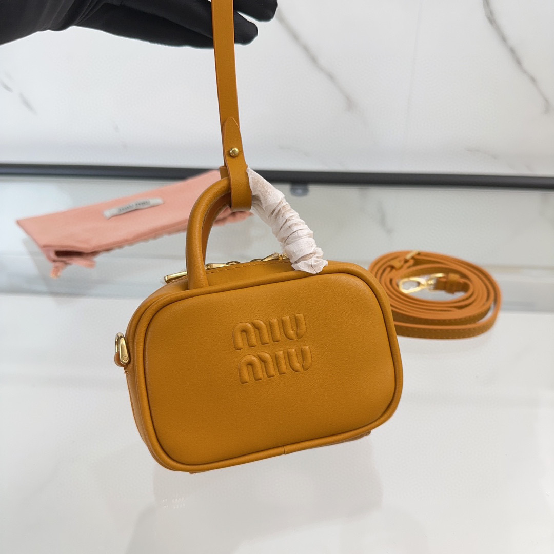 Dimensioni borsa a mano Miumiu: 10,5**7*4 cm