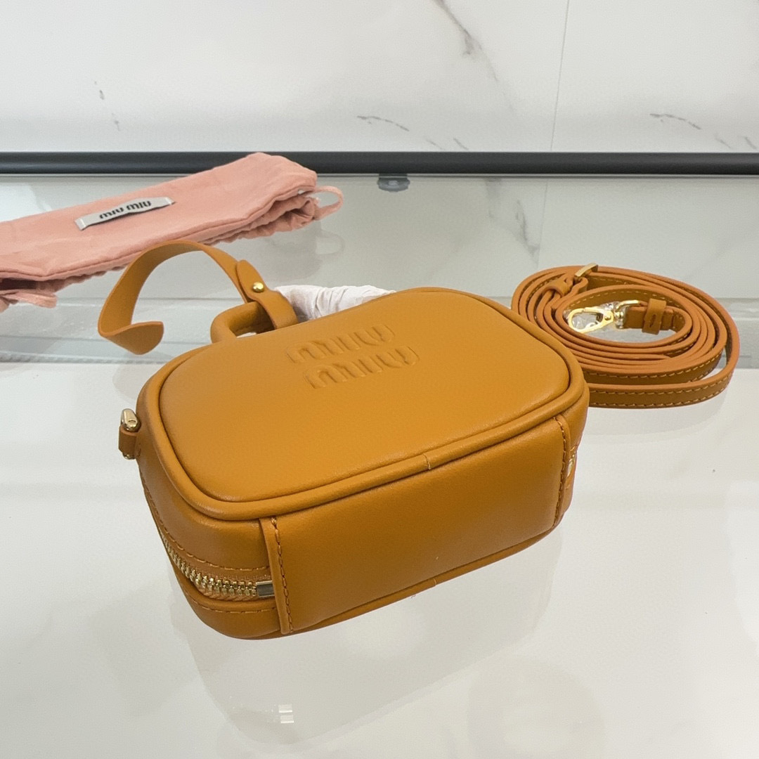 Dimensioni borsa a mano Miumiu: 10,5**7*4 cm