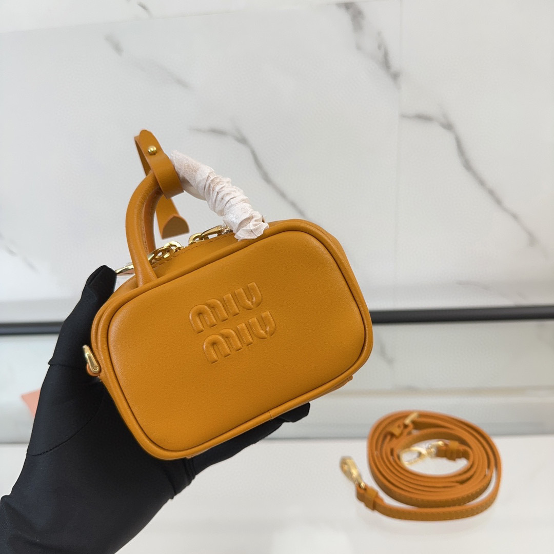 Dimensioni borsa a mano Miumiu: 10,5**7*4 cm