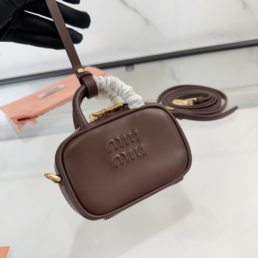 Dimensioni borsa a mano Miumiu: 10,5**7*4 cm