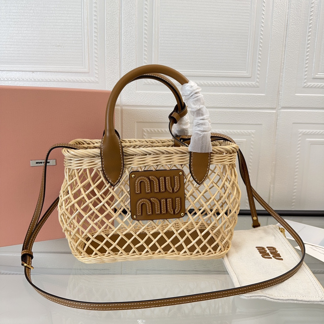 Borsa a mano Miumiu Dimensioni: 18*23,5*9 cm