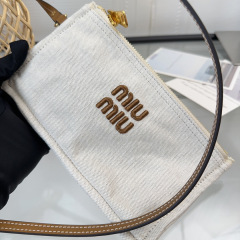 Borsa a mano Miumiu Dimensioni: 18*23,5*9 cm