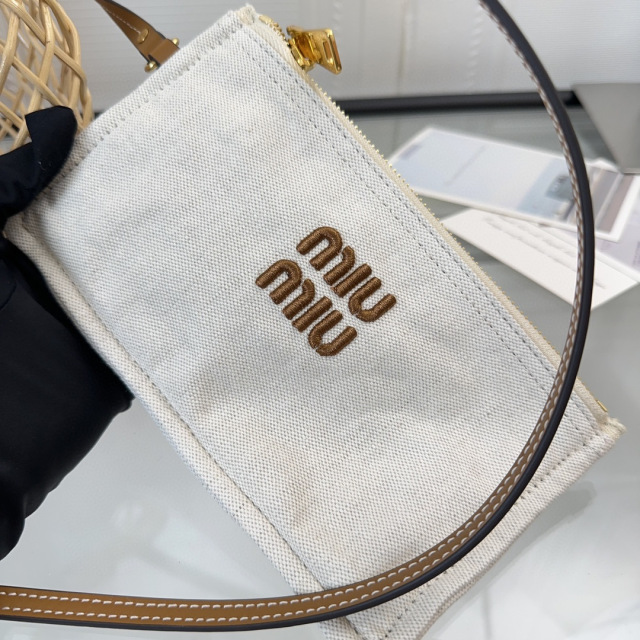 Borsa a mano Miumiu Dimensioni: 18*23,5*9 cm