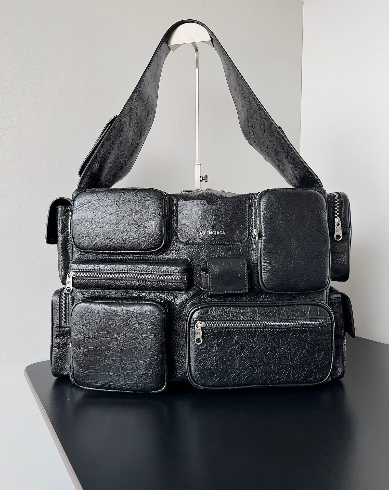 Balenciaga  Single shoulder bag Size：41.9*29*18.9cm