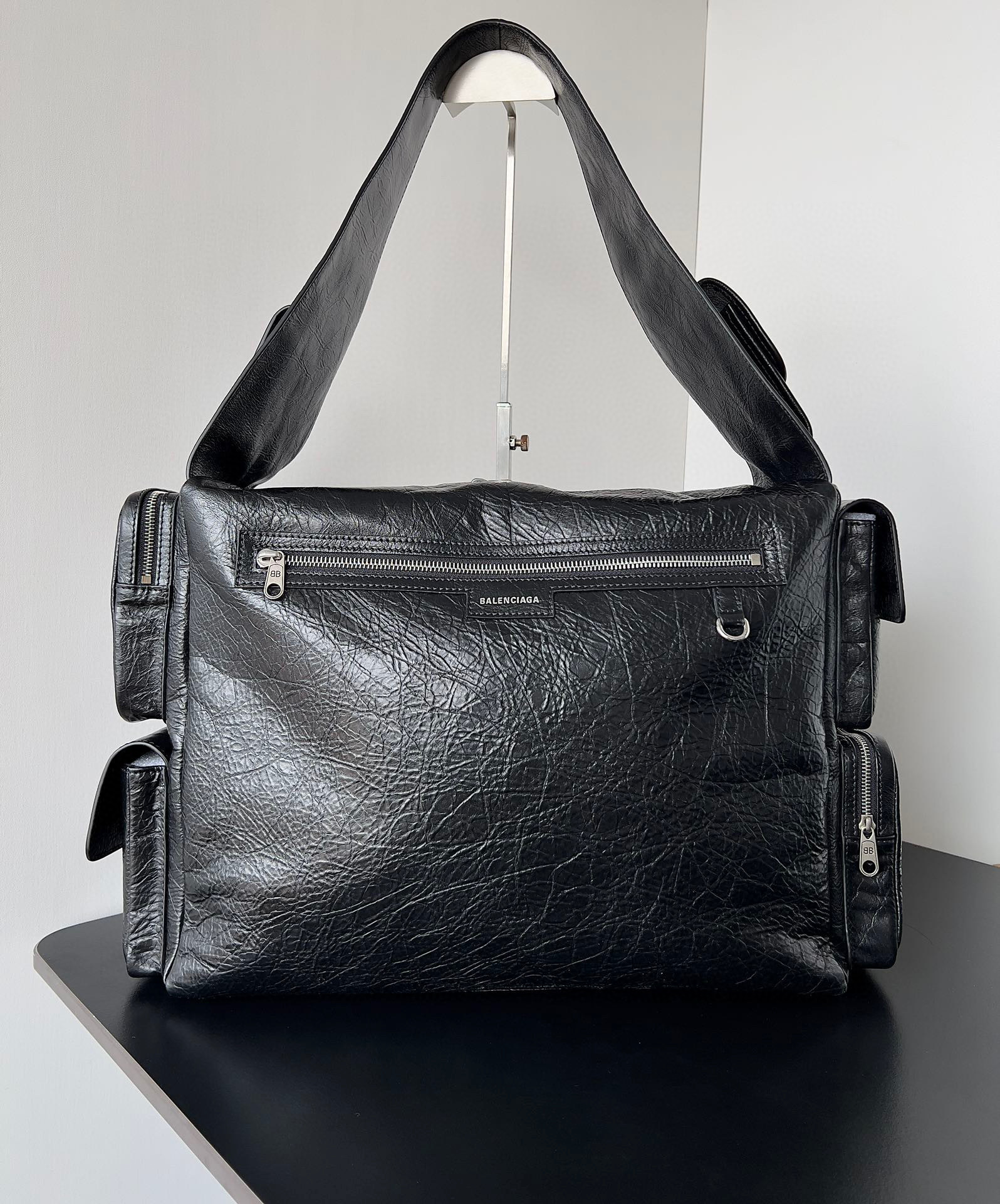 Balenciaga  Single shoulder bag Size：41.9*29*18.9cm