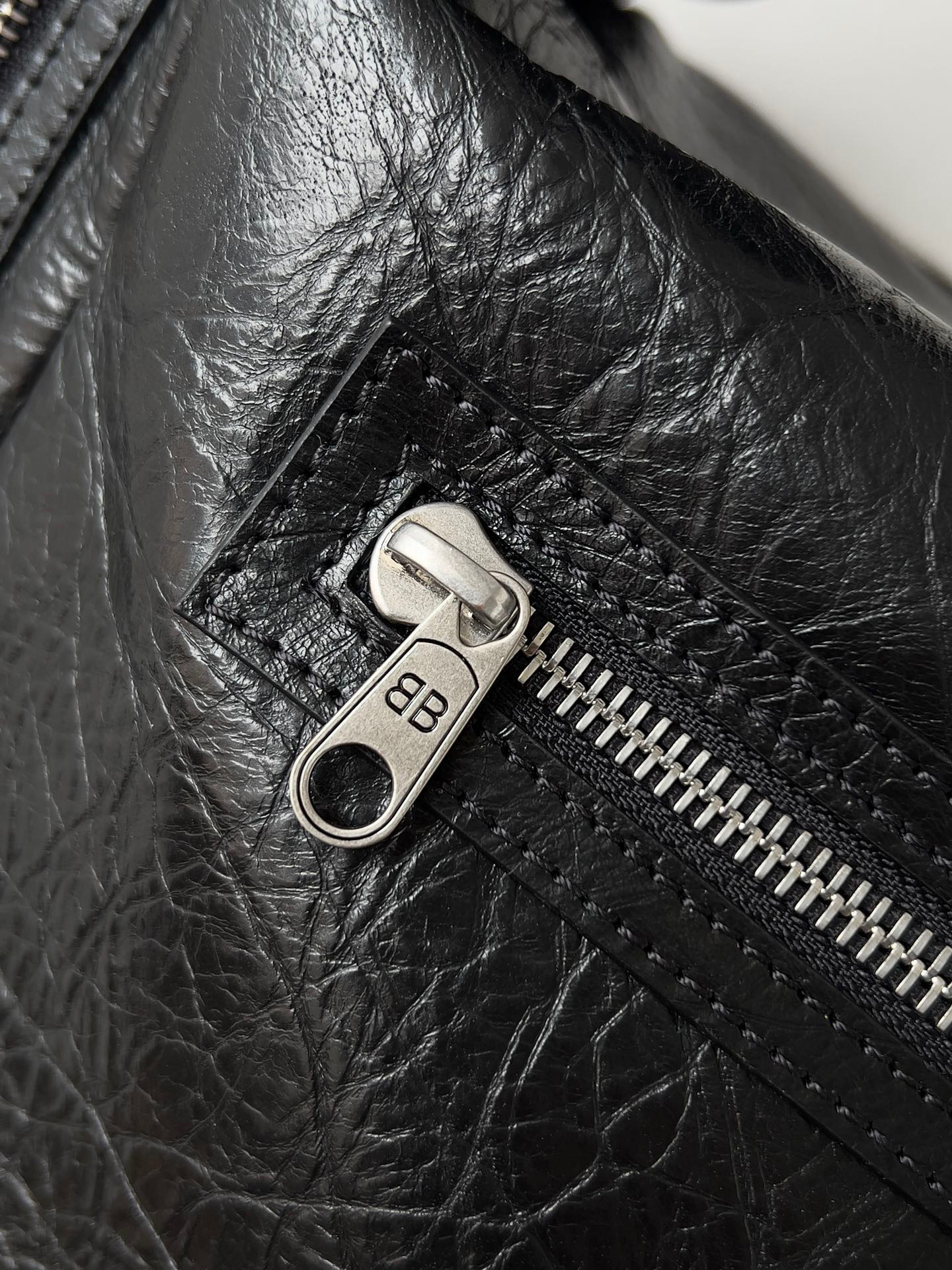 Balenciaga  Single shoulder bag Size：41.9*29*18.9cm