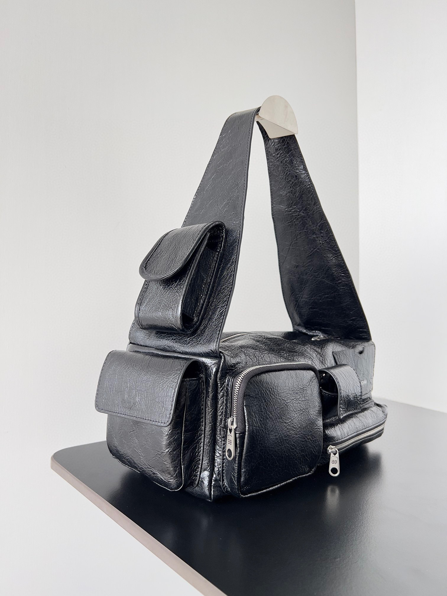 Balenciaga  Single shoulder bag Size：35*12*11cm